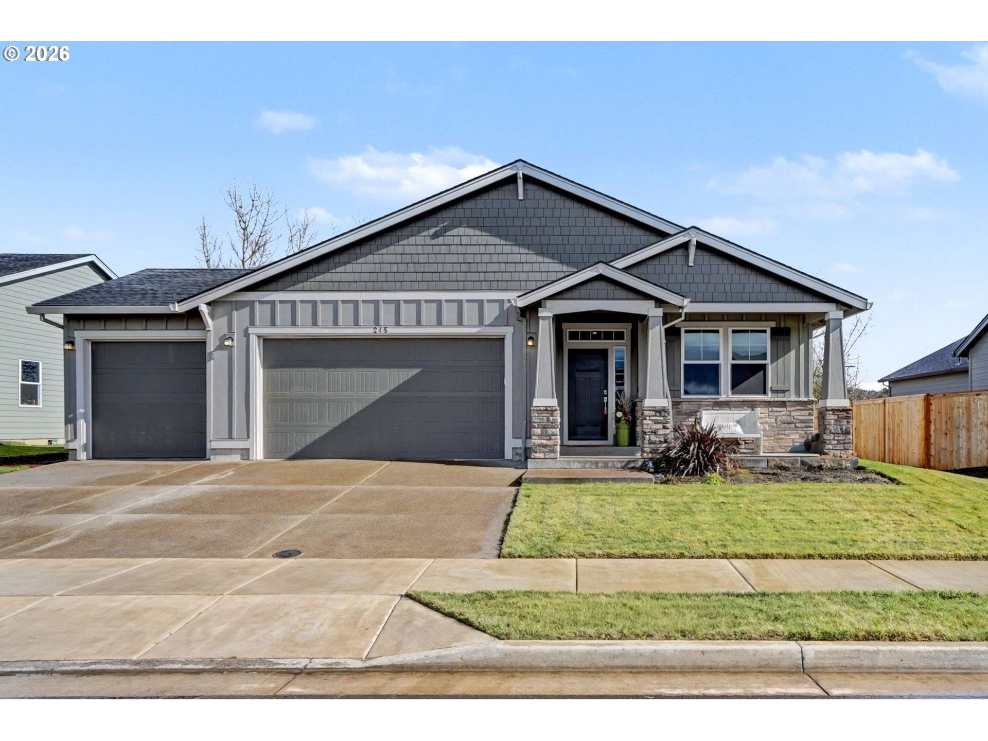 215 WALNUT ST, Mt Angel, OR 97362