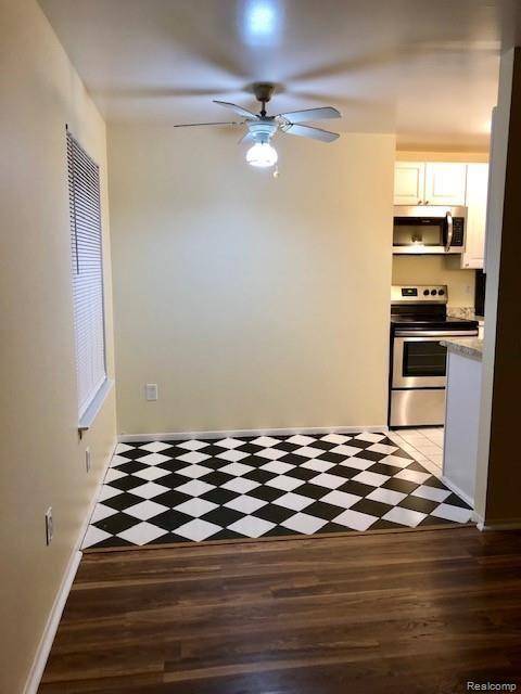 910 CHESTNUT HILL DR, Auburn Hills, MI 48326