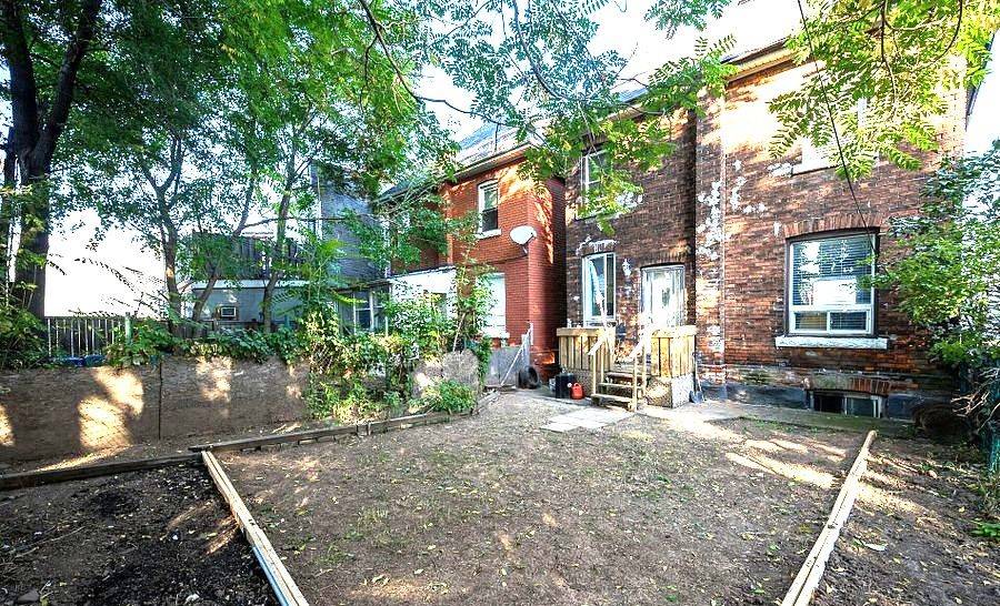 439 Wentworth ST N, Hamilton, ON L8L 5W6