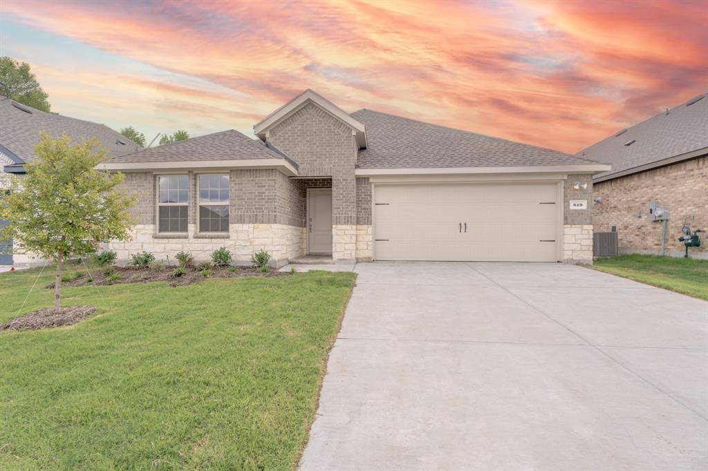 647 Carters Grove Drive, Fate, TX 75189
