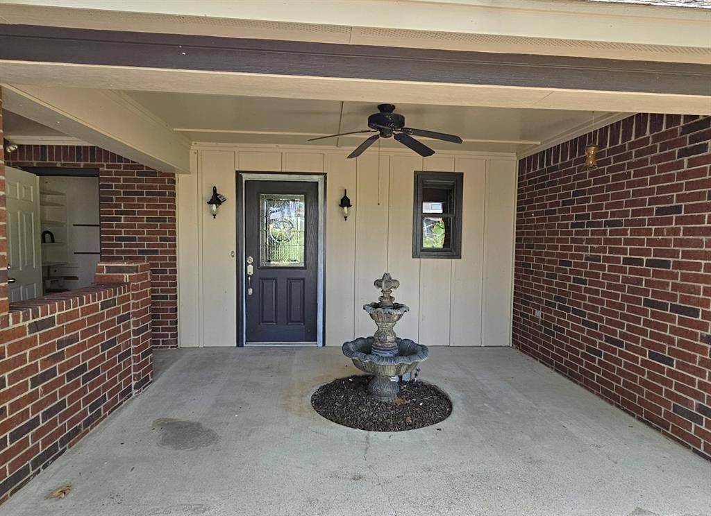 5731 N Cape Drive, Chandler, TX 75758