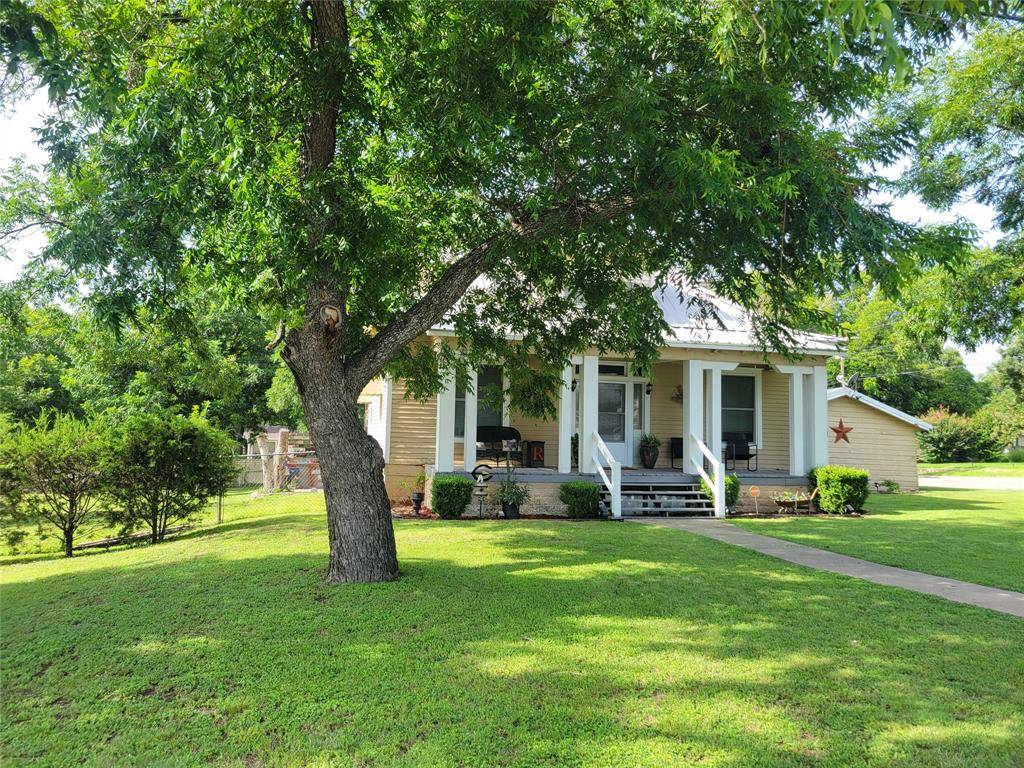 706 W Wrights Avenue, Comanche, TX 76442