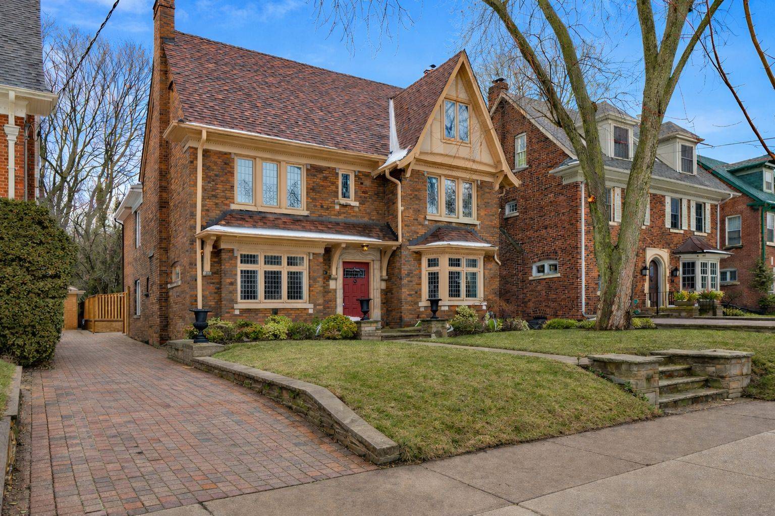 80 Douglas DR, Toronto C09, ON M4W 2B4