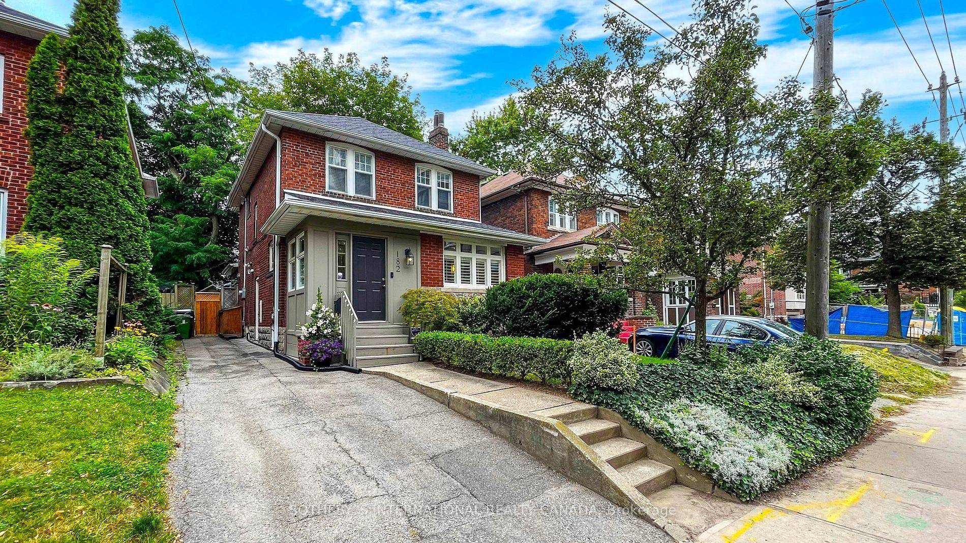 182 Duplex AVE, Toronto C03, ON M5P 2A9