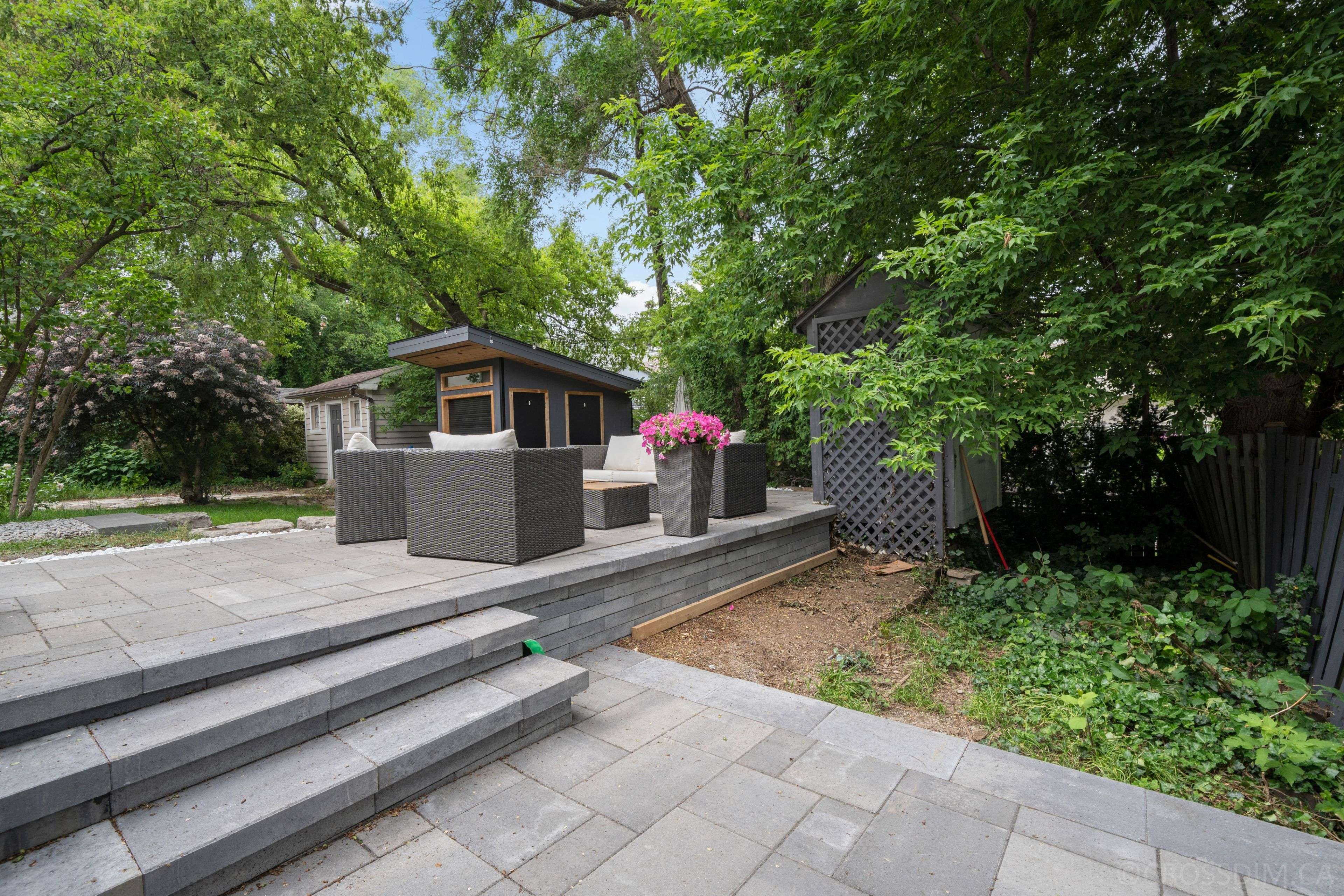 12 Fairfield RD, Toronto C10, ON M4P 1T1