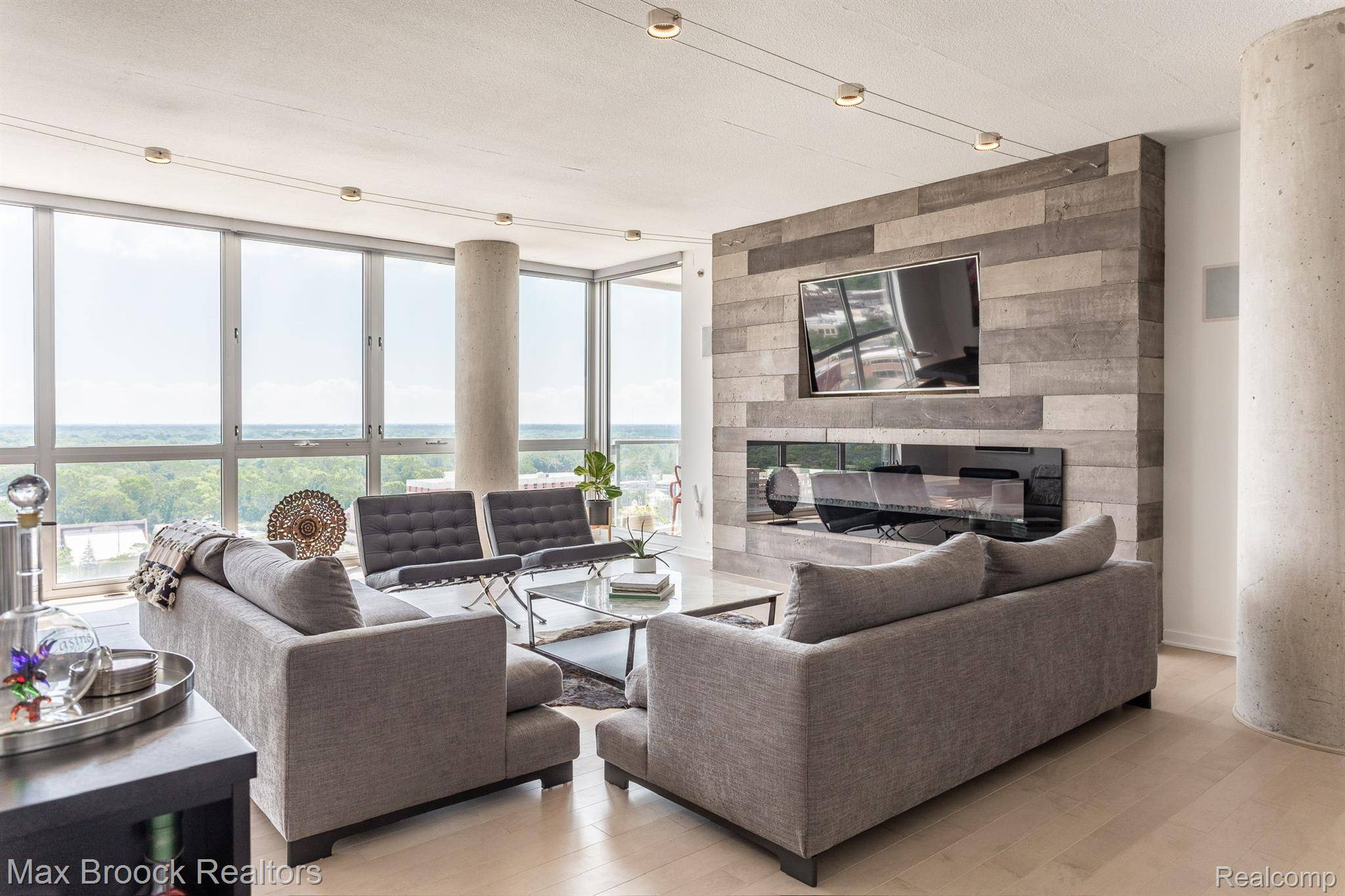 432 S Washington AVE #1701, Royal Oak, MI 48067