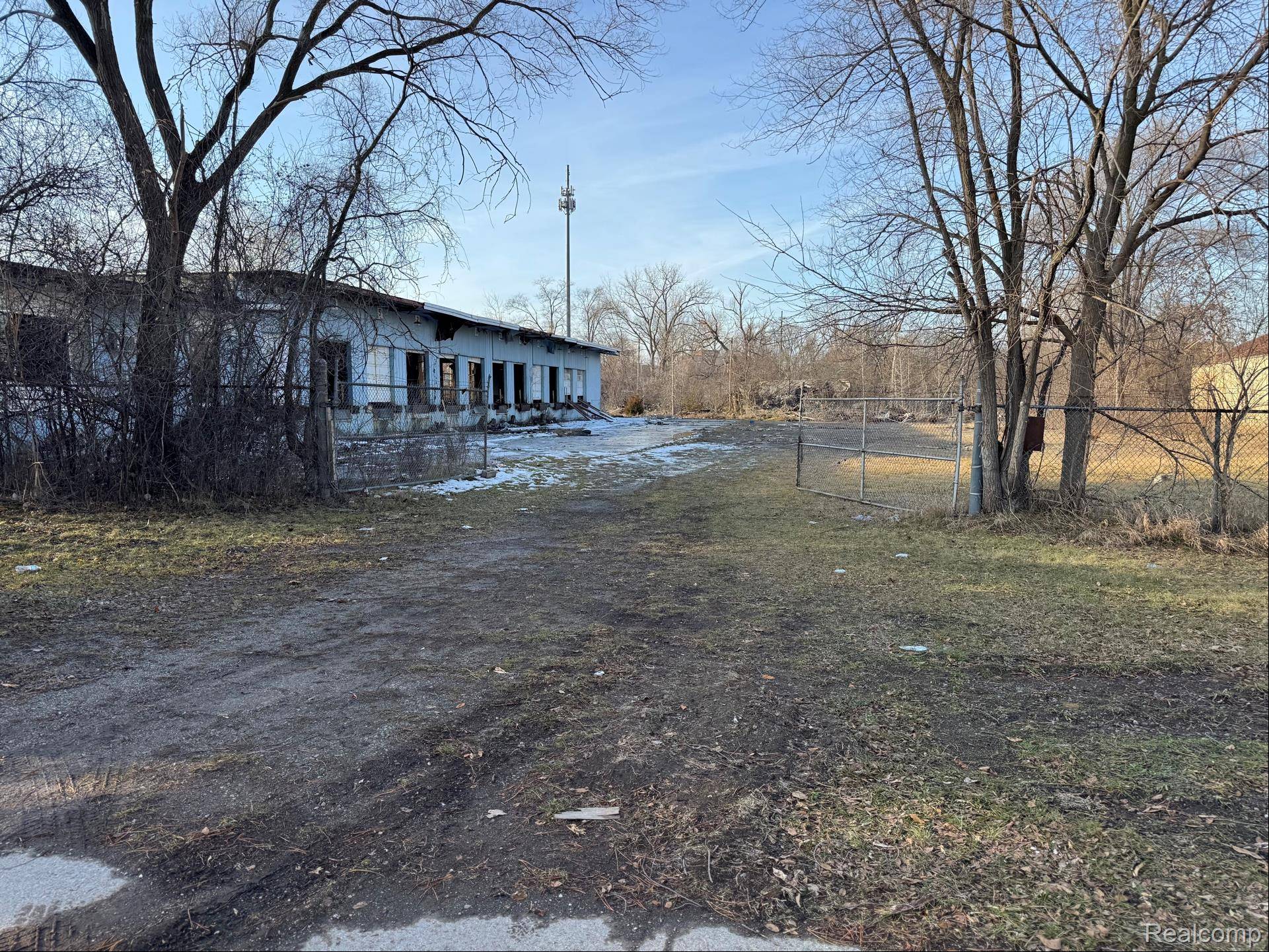 1221 N Niagara ST, Saginaw, MI 48602