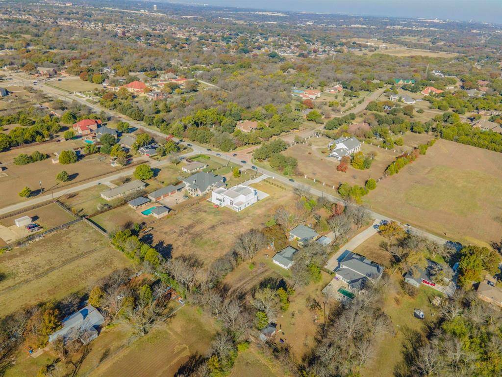 1124 W Pleasant Run Road, Desoto, TX 75115