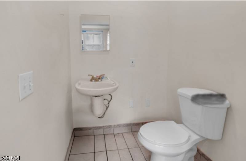 86 88chancellor Ave, Newark City, NJ 07112