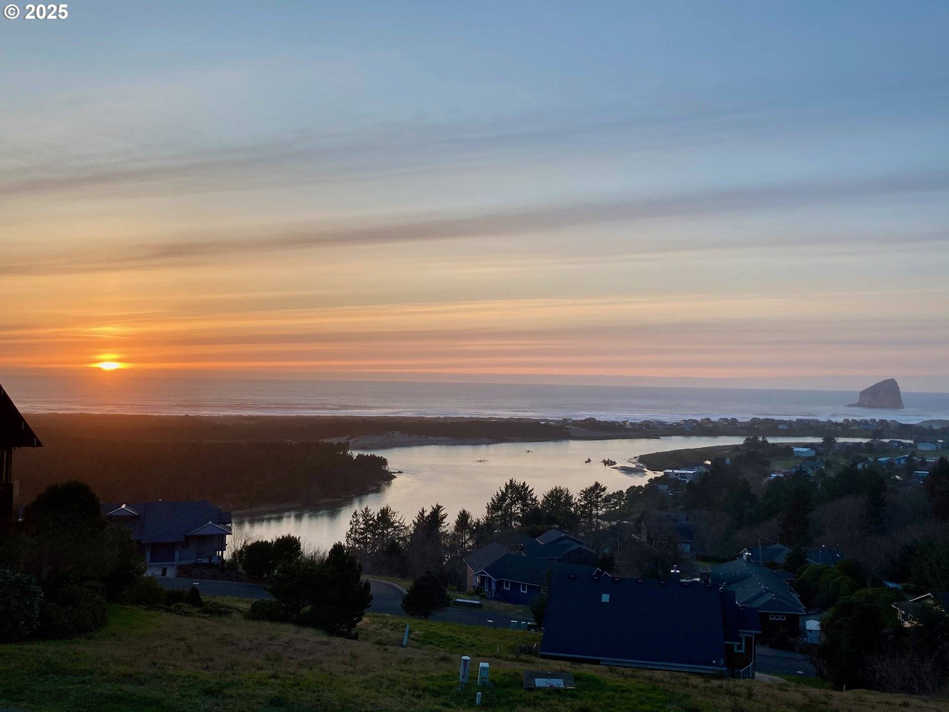 7835 BROOTEN MOUNTAIN LOOP, Pacific City, OR 97135