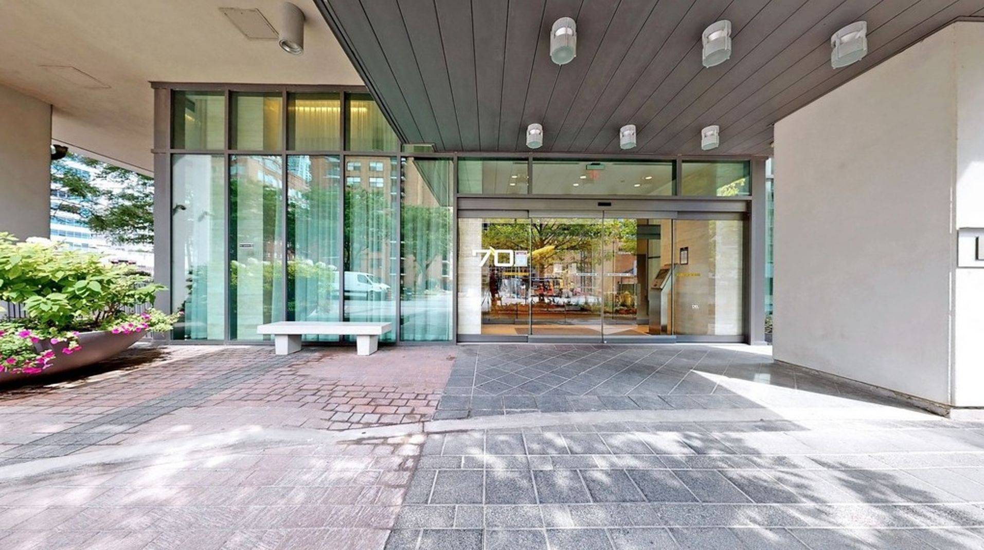 70 Roehampton AVE #212, Toronto C10, ON M4P 1R2