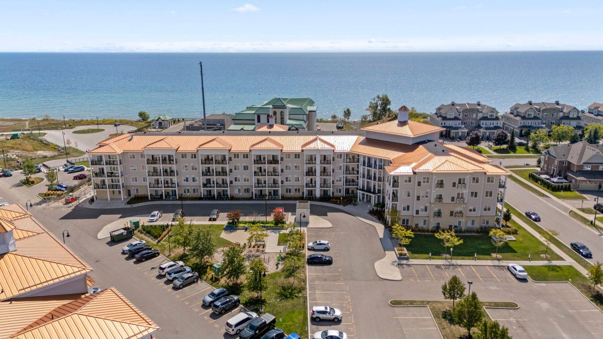 50 Lakebreeze DR #106, Clarington, ON L1B 0V9