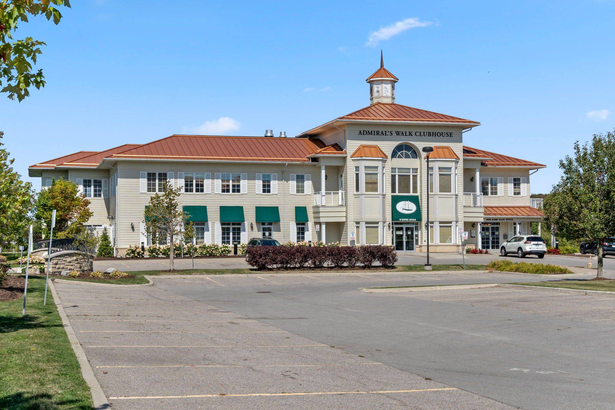 50 Lakebreeze DR #106, Clarington, ON L1B 0V9