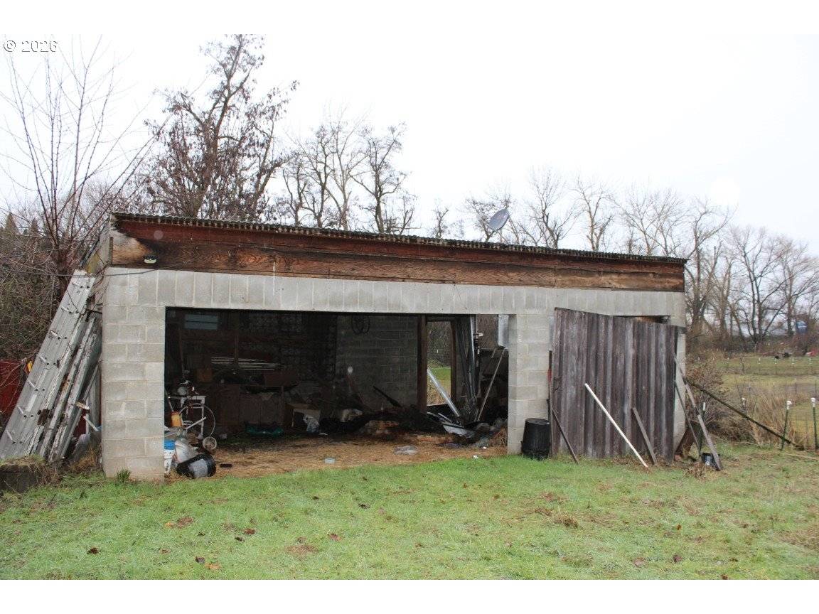 419 N WATER ST, Weston, OR 97886