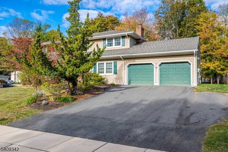 5 Woodmere Rd, North Brunswick Twp., NJ 08902