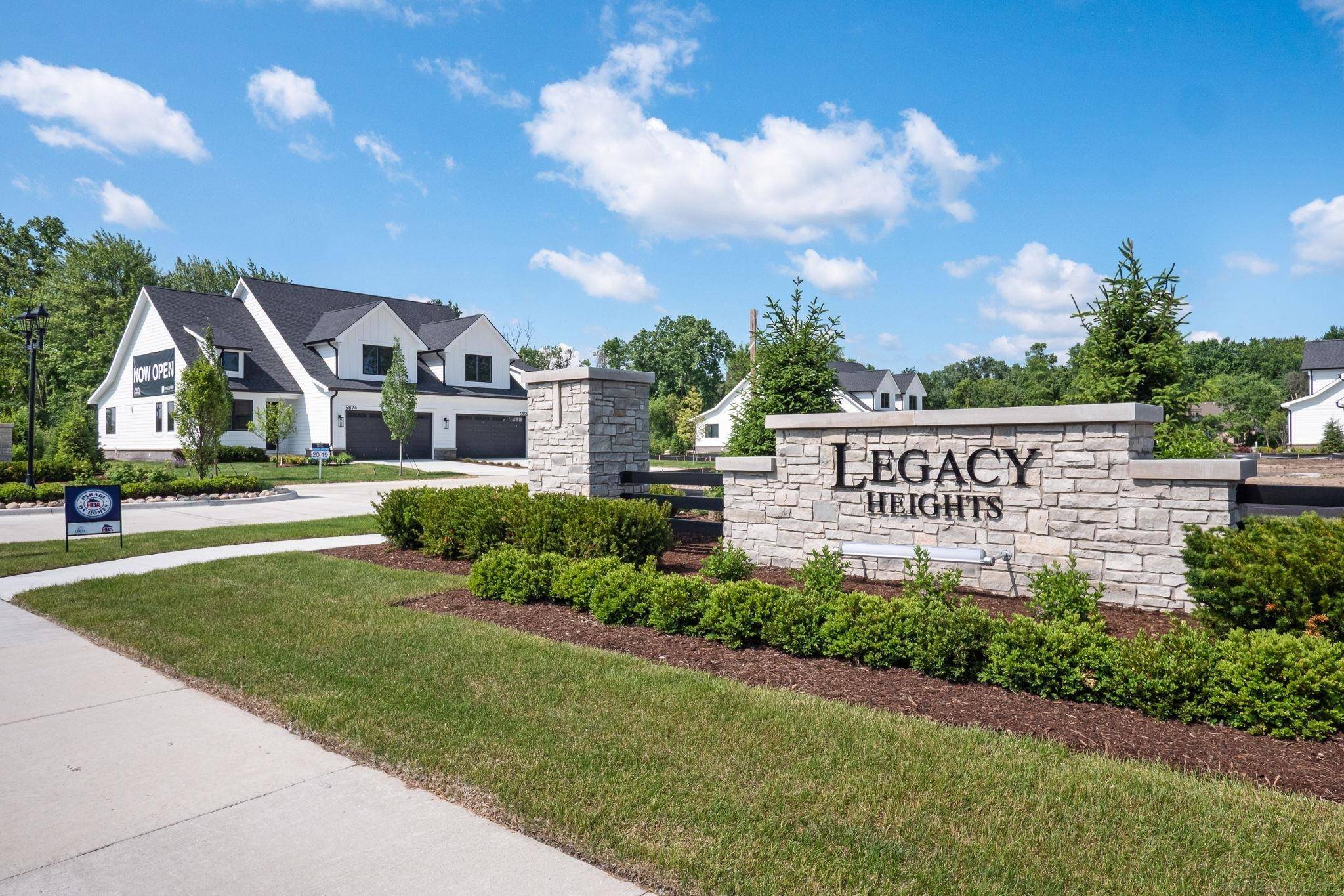 5865 Heights DR, Sterling Heights, MI 48314