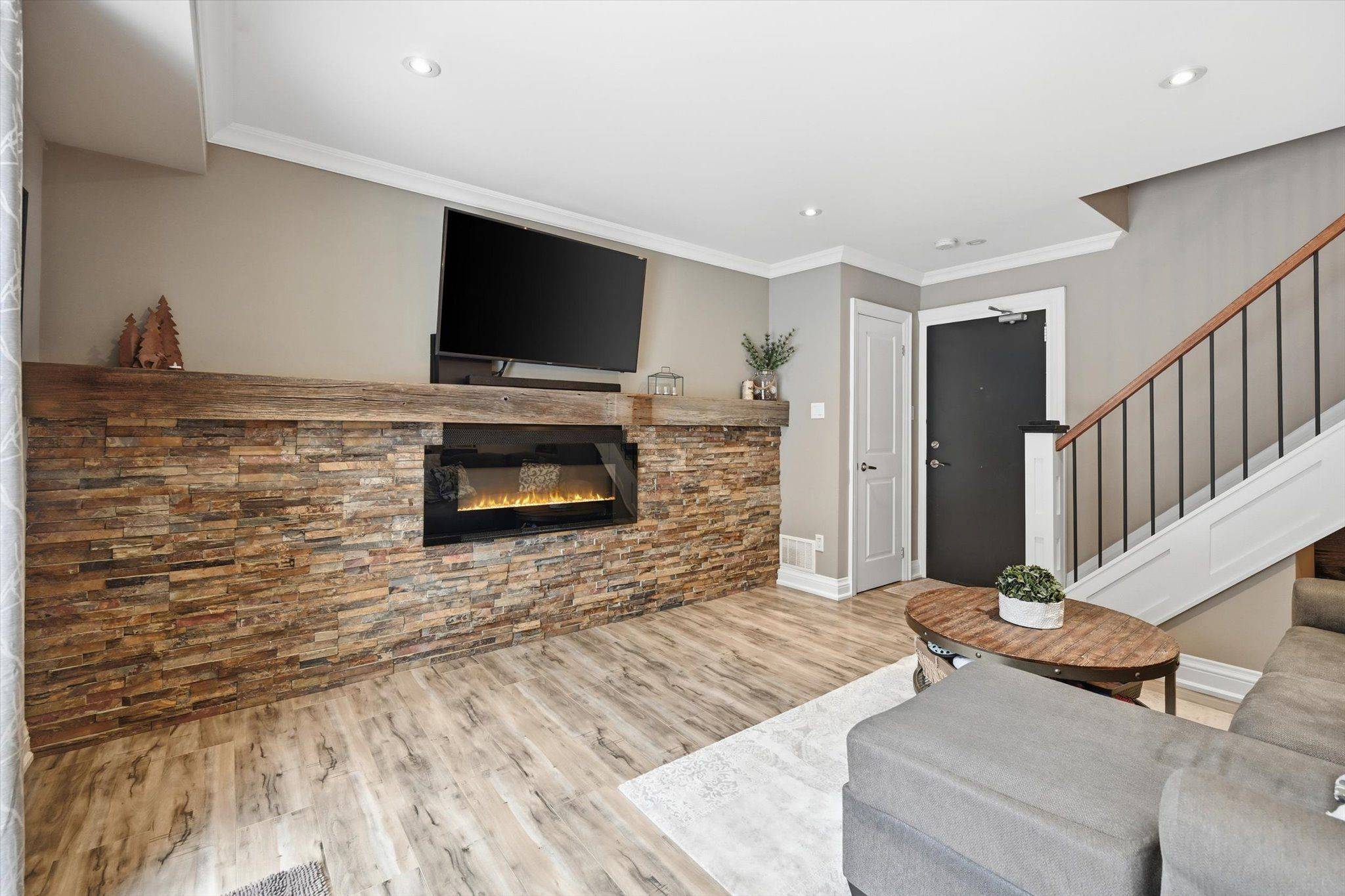 469 Claridge RD #6, Burlington, ON L7N 2S1