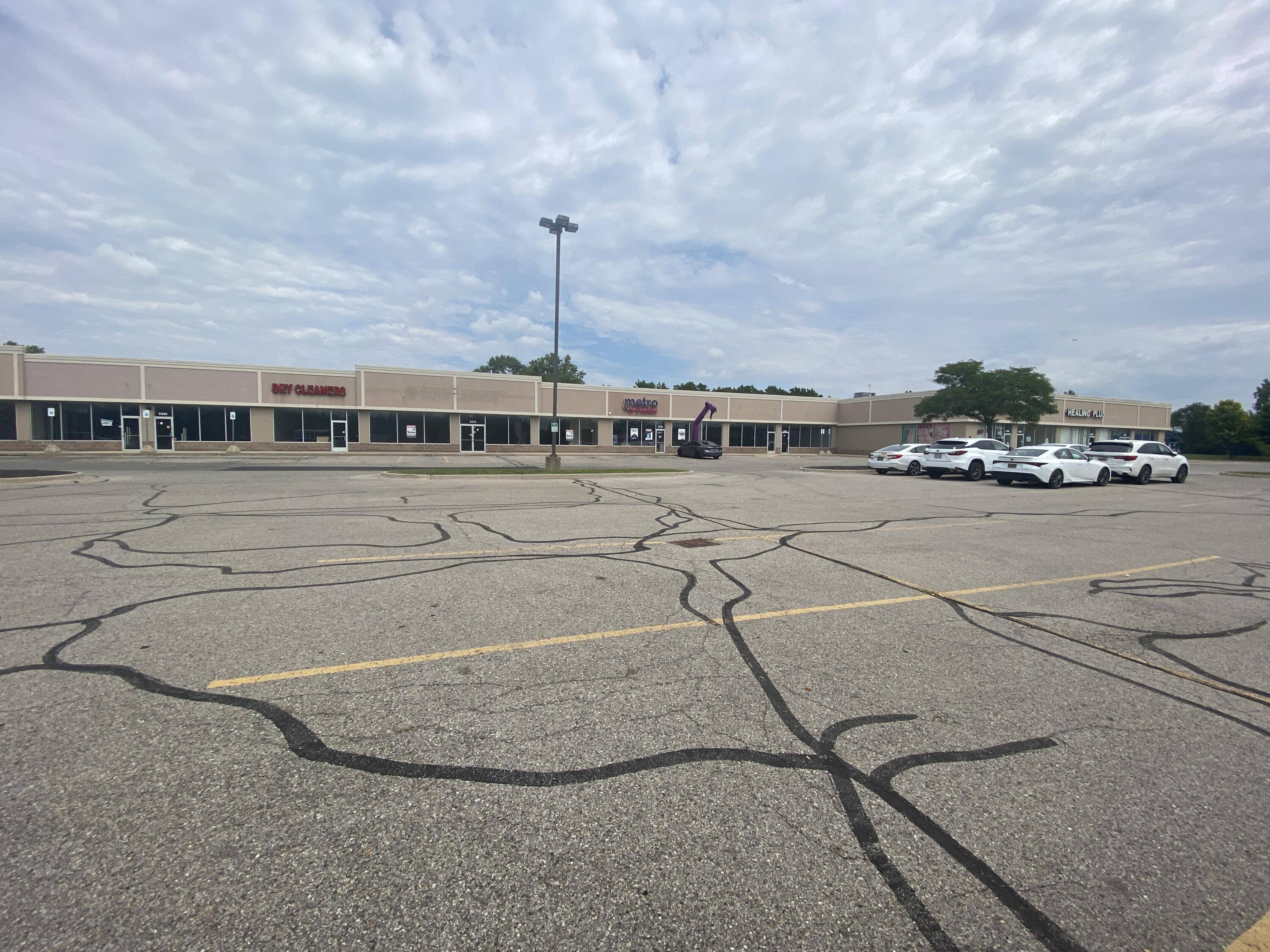 31260 Michigan AVE, Westland, MI 48186