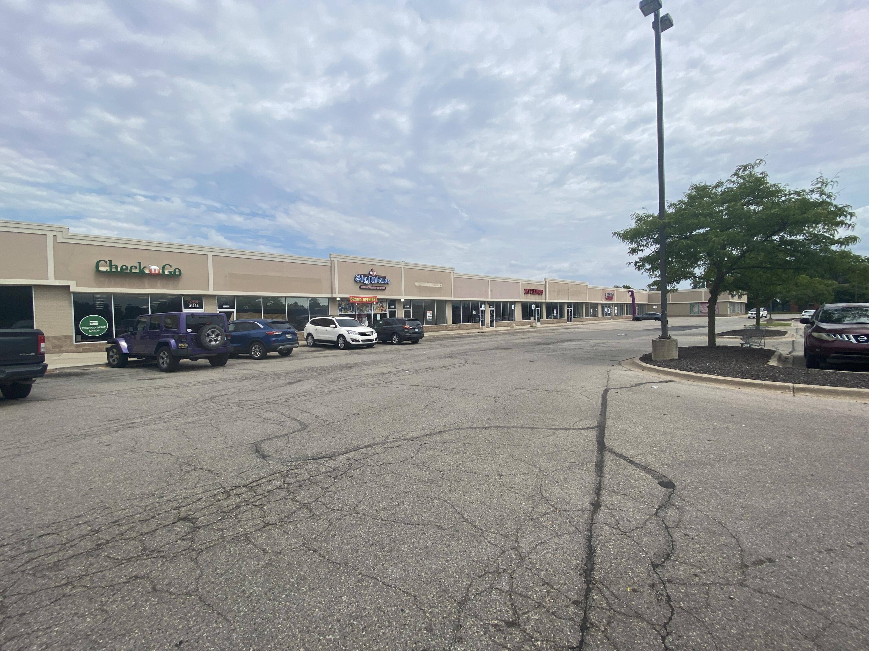 31260 Michigan AVE, Westland, MI 48186