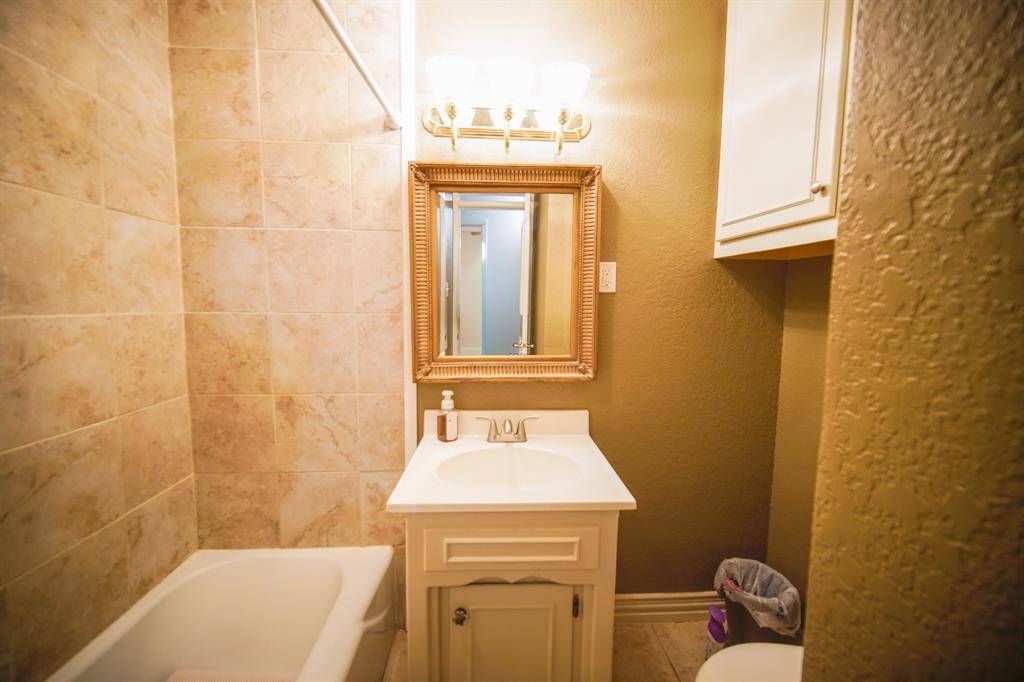 128 Oak Creek Street, Jacksboro, TX 76458