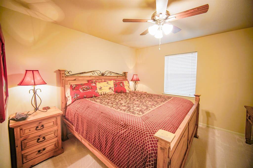 128 Oak Creek Street, Jacksboro, TX 76458