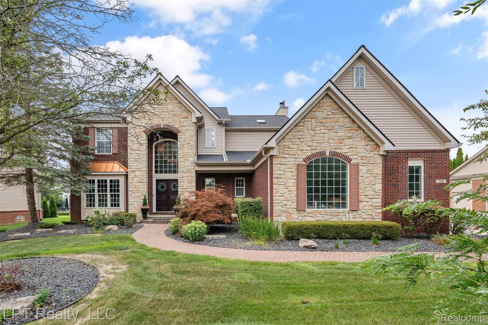 1215 Hackney CT, South Lyon, MI 48178