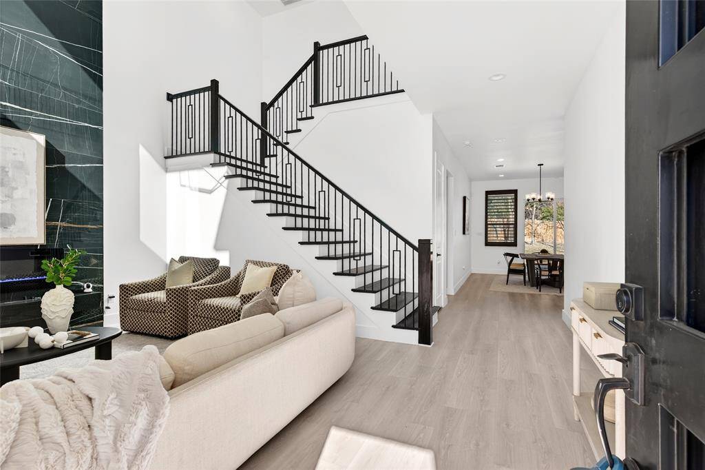 531 W Laureland Road, Dallas, TX 75232