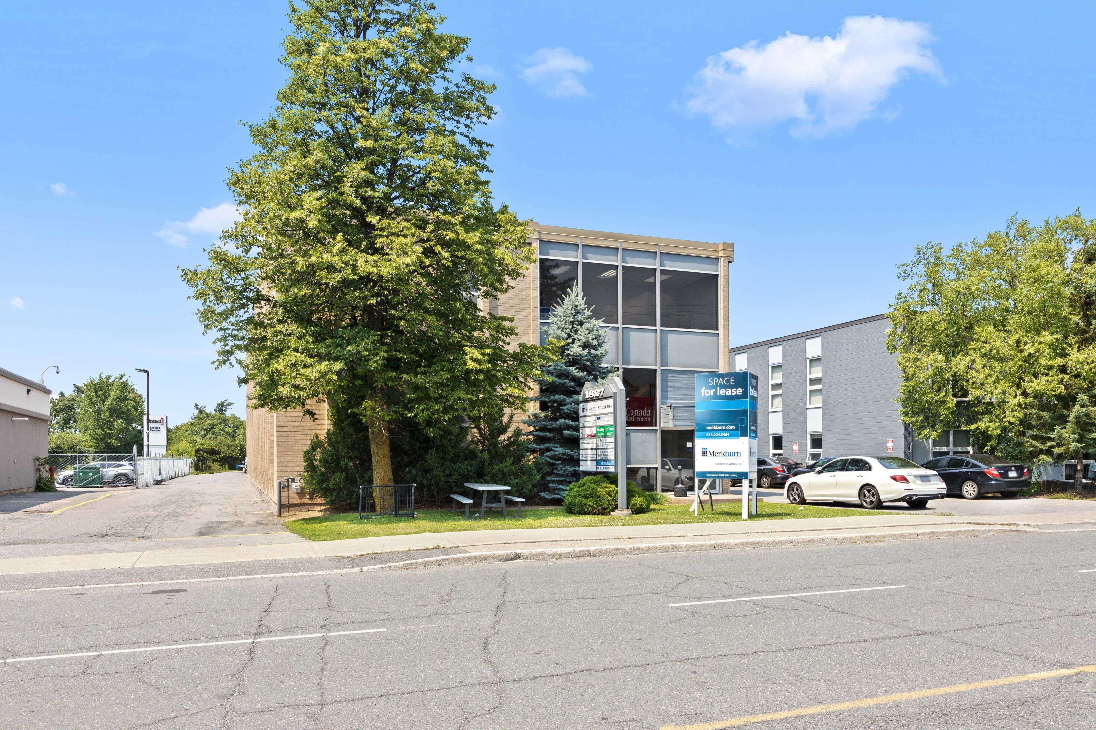 1827 Woodward DR #201, Belair Park - Copeland Park And Area, ON K2C 0P9