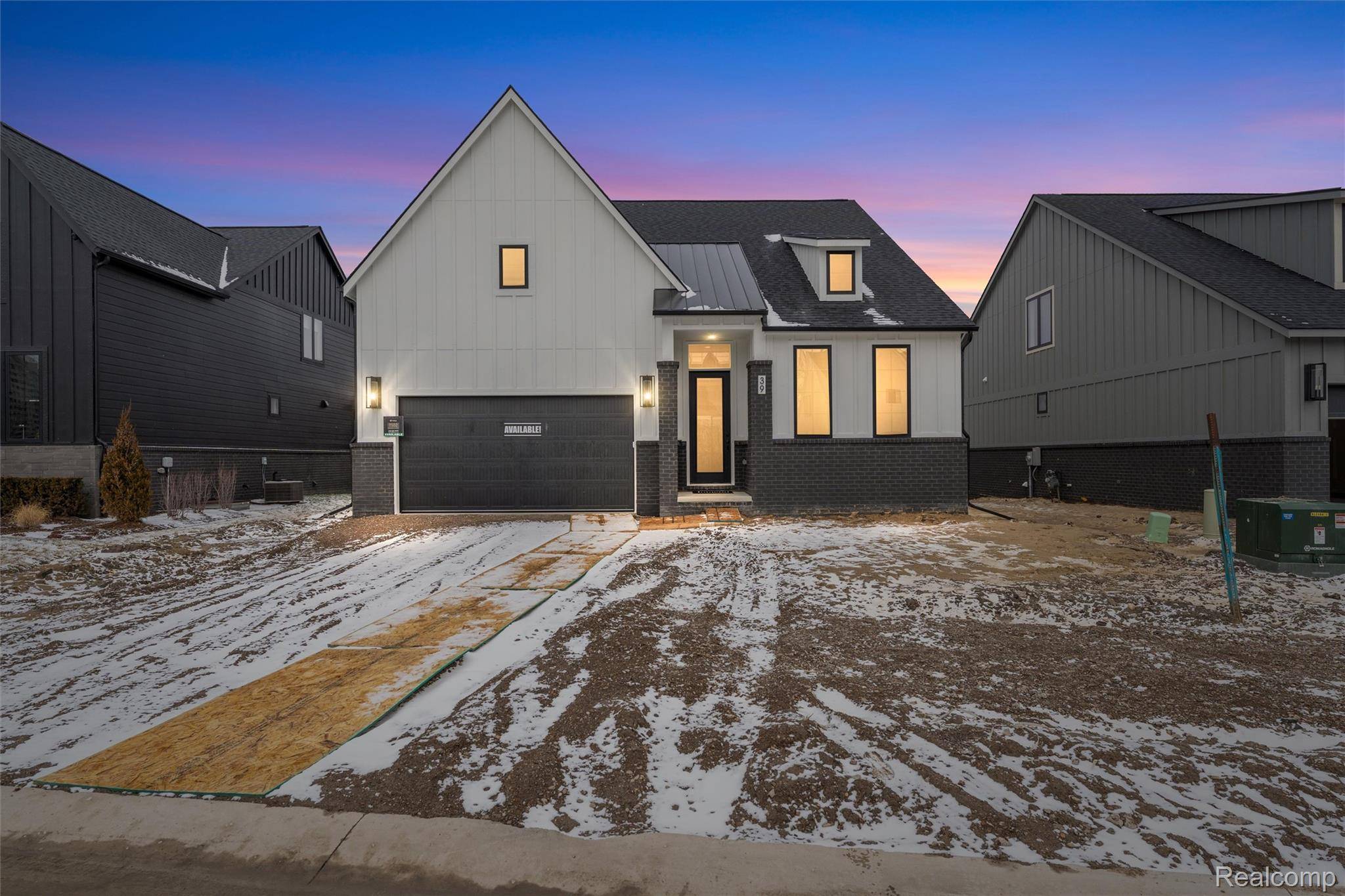 39 South Trail Court, Troy, MI 48083