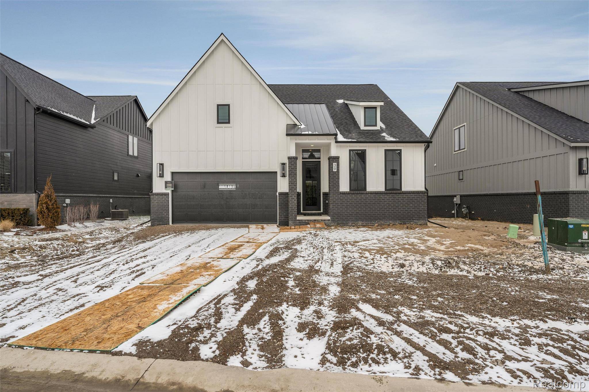 39 South Trail Court, Troy, MI 48083