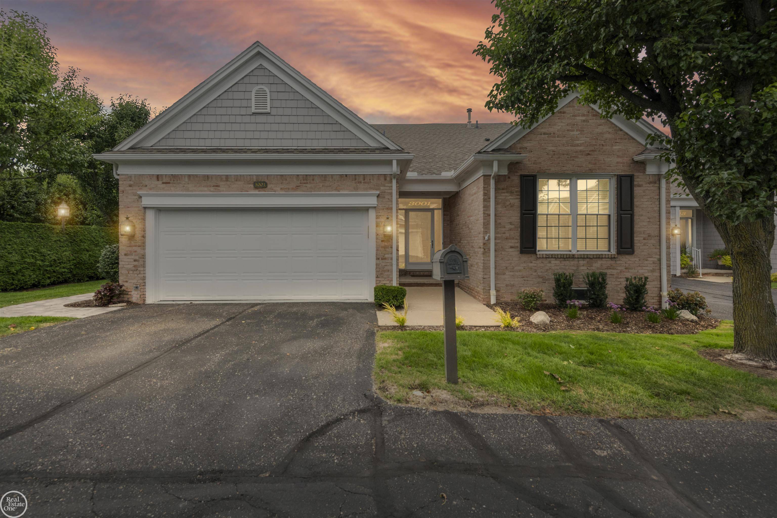 3001 Harbor Place DR, St Clair Shores, MI 48080