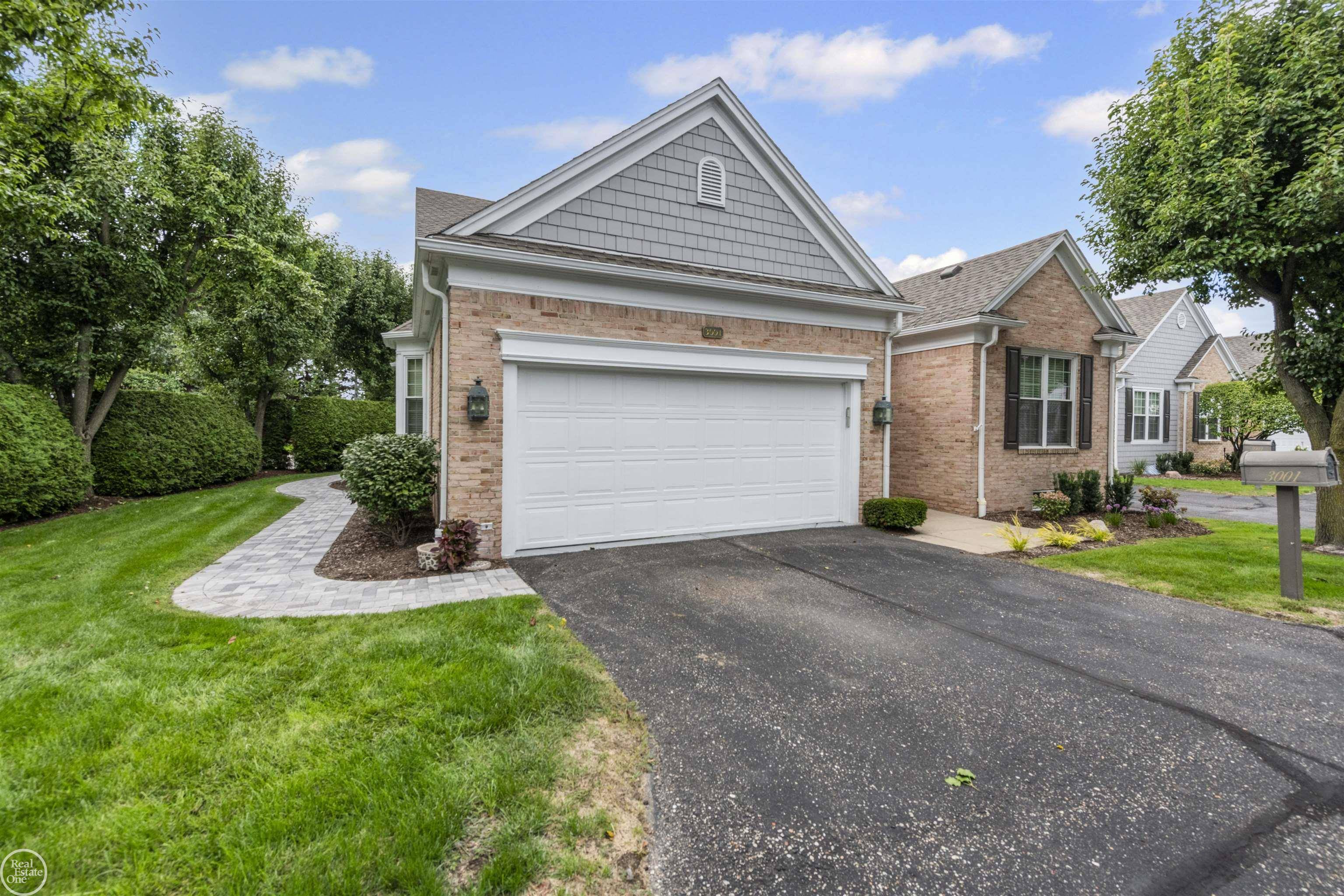 3001 Harbor Place DR, St Clair Shores, MI 48080