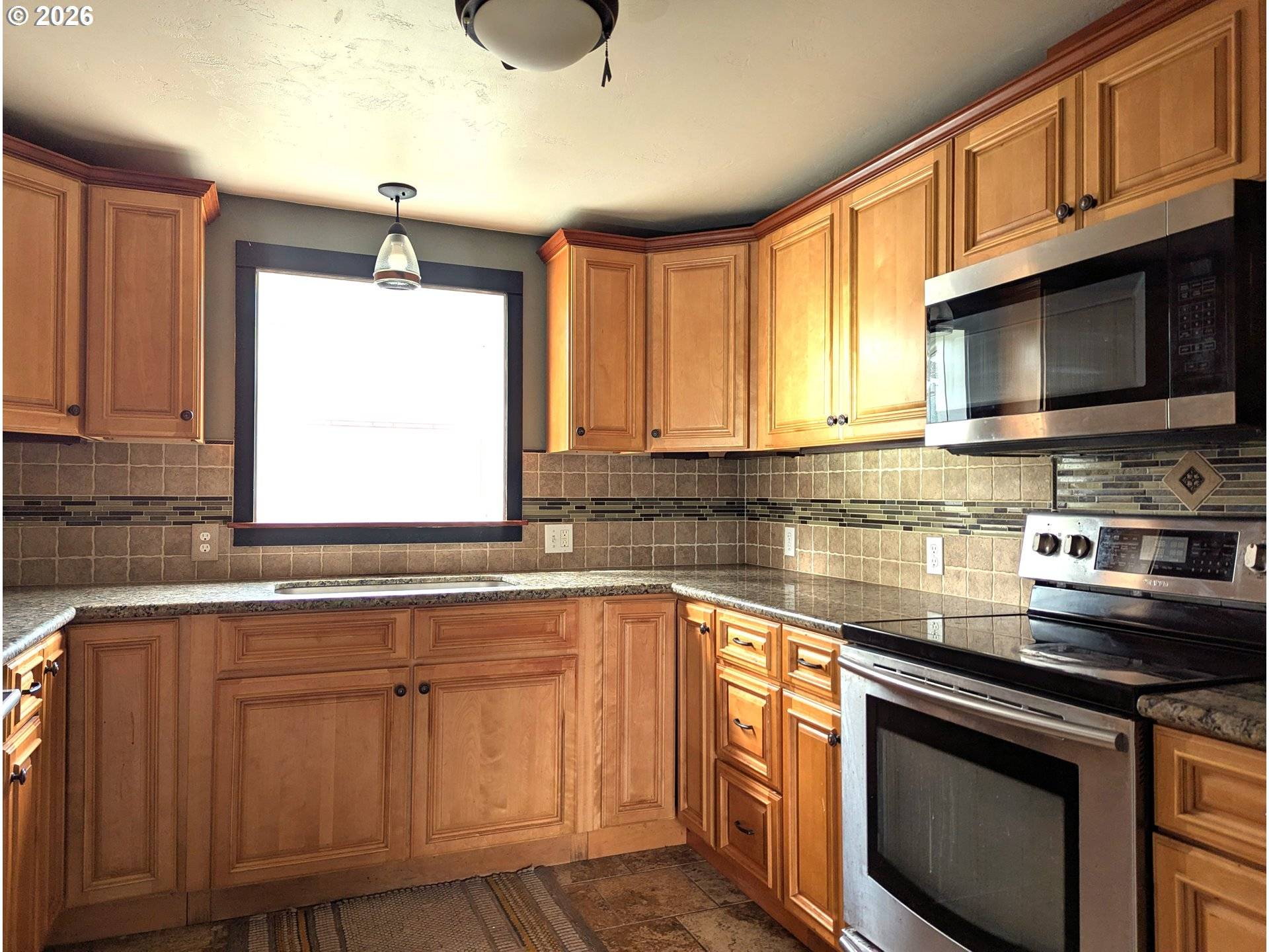 76232 BEECH ST, Oakridge, OR 97463