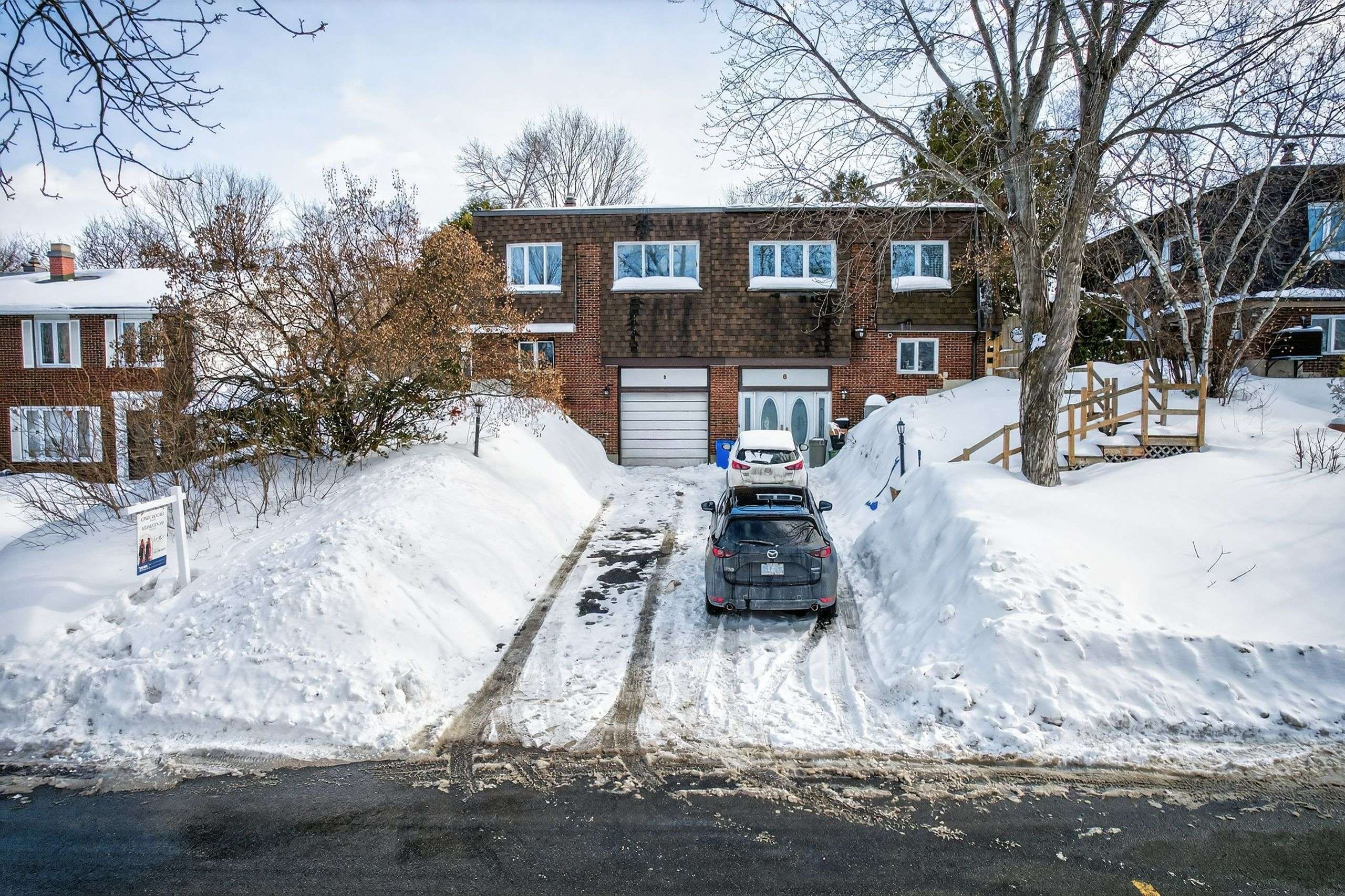 8 Oberon ST, Bells Corners And South To Fallowfield, ON K2H 7X7