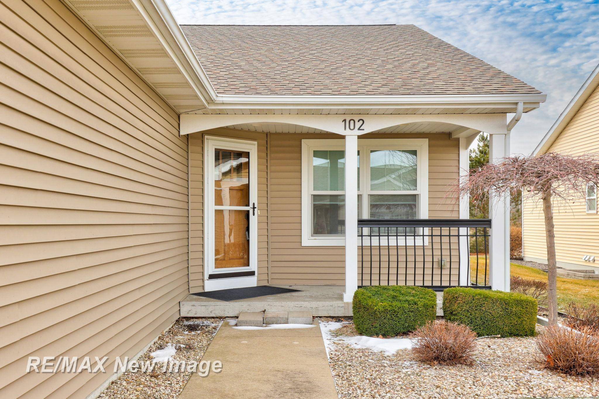 102 Tuscany CIR, Saginaw Twp, MI 48603