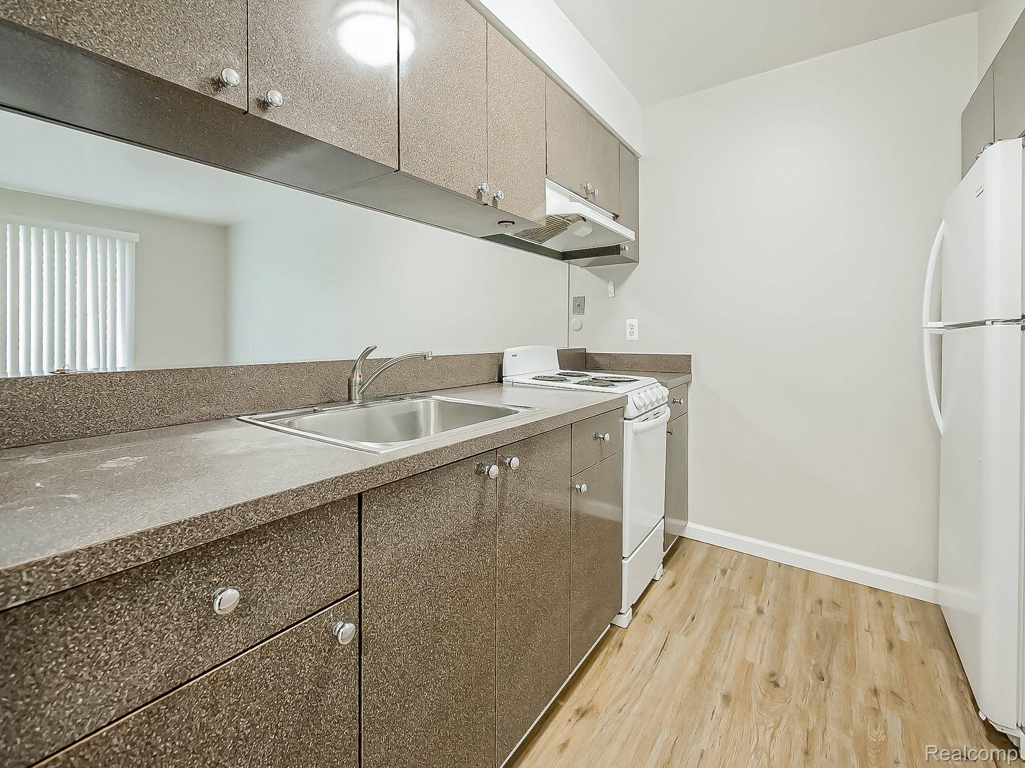 1490 Nancywood DR #11, Waterford Charter Township, MI 48327