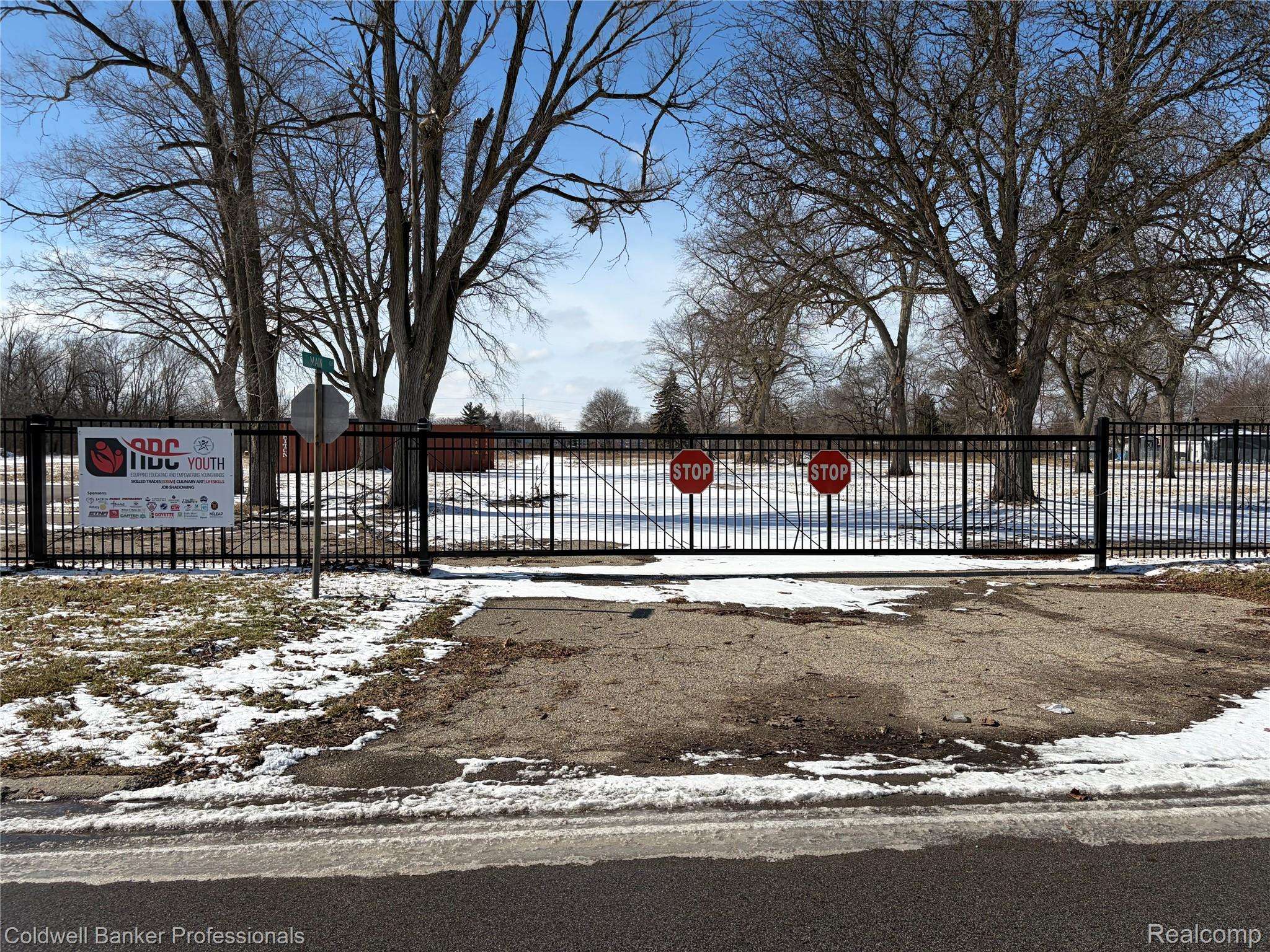 2701 Branch RD, Flint, MI 48506