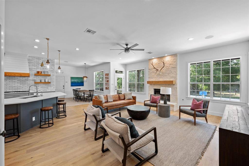 140 Vincas Shadow Court, Driftwood, TX 78619