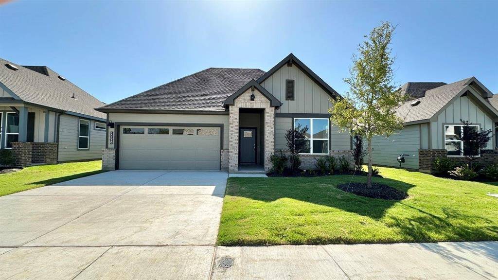 10620 ZIRCON Lane, Fort Worth, TX 76036