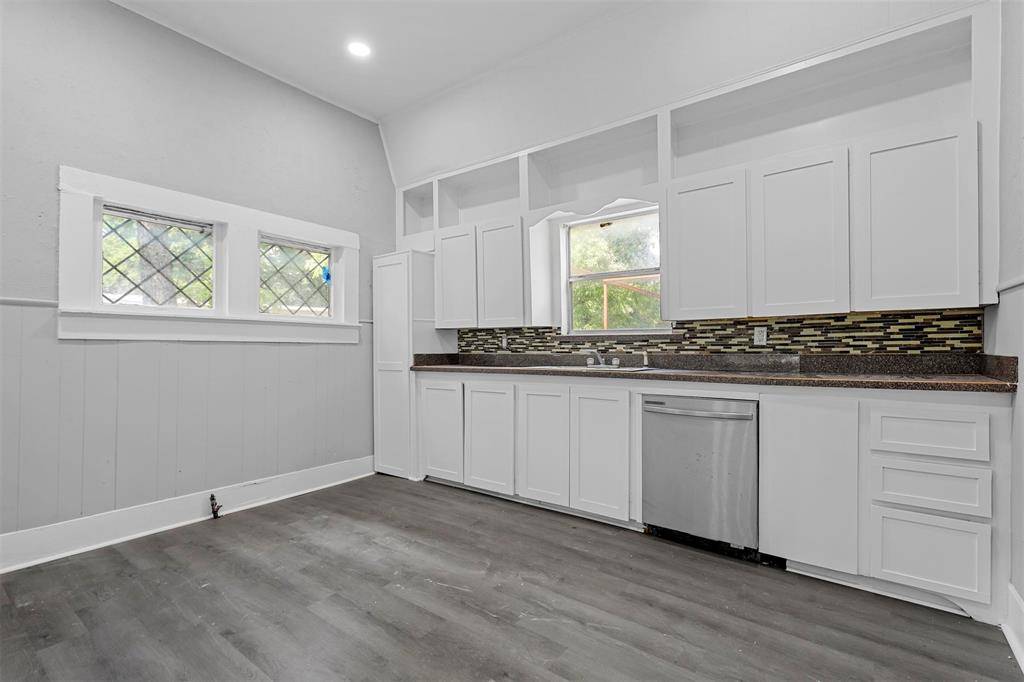 707 S Robinson Street, Cleburne, TX 76031