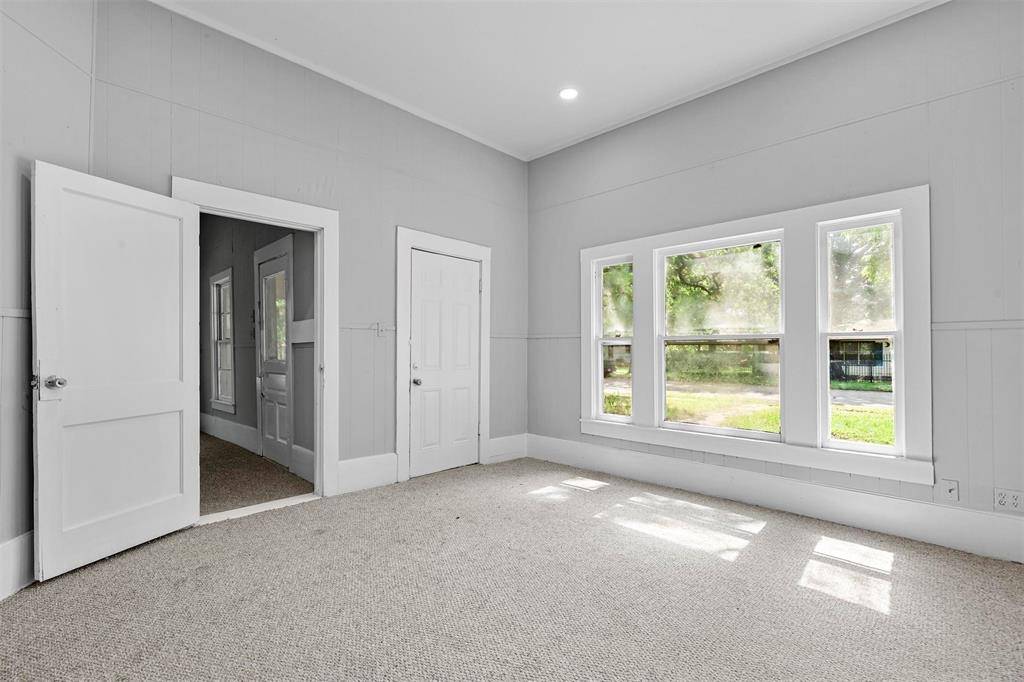 707 S Robinson Street, Cleburne, TX 76031