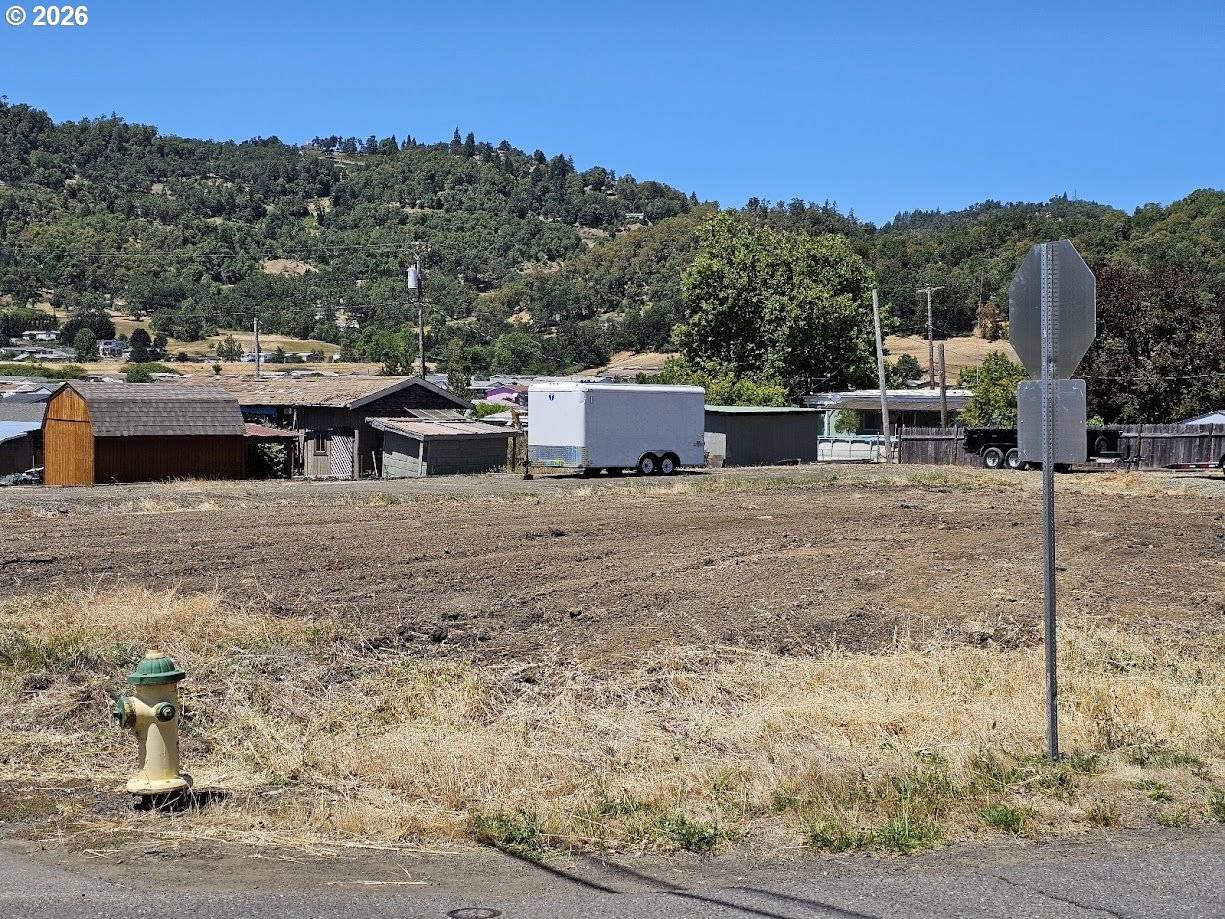 3598 HOOKER RD, Roseburg, OR 97470