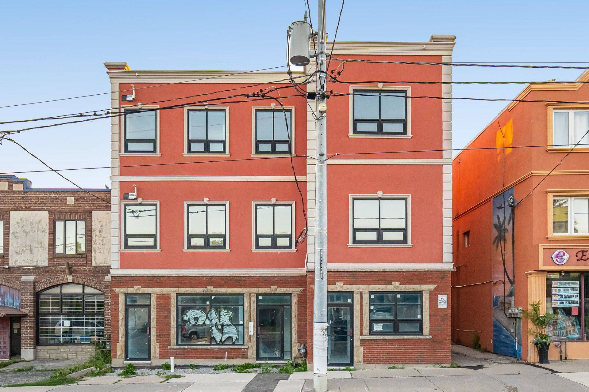 416 Oakwood AVE, Toronto C03, ON M6E 2W3