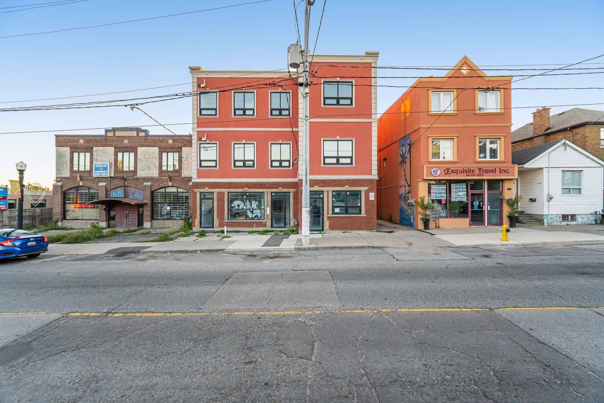416 Oakwood AVE, Toronto C03, ON M6E 2W3