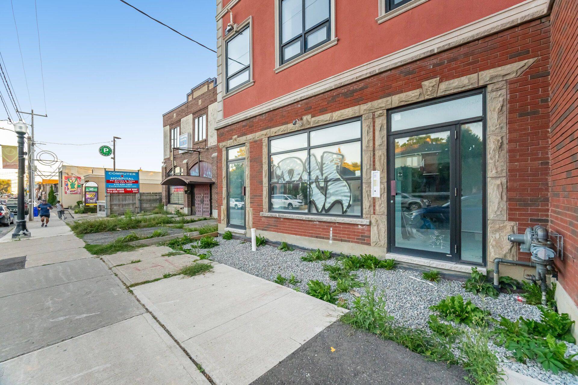 416 Oakwood AVE, Toronto C03, ON M6E 2W3