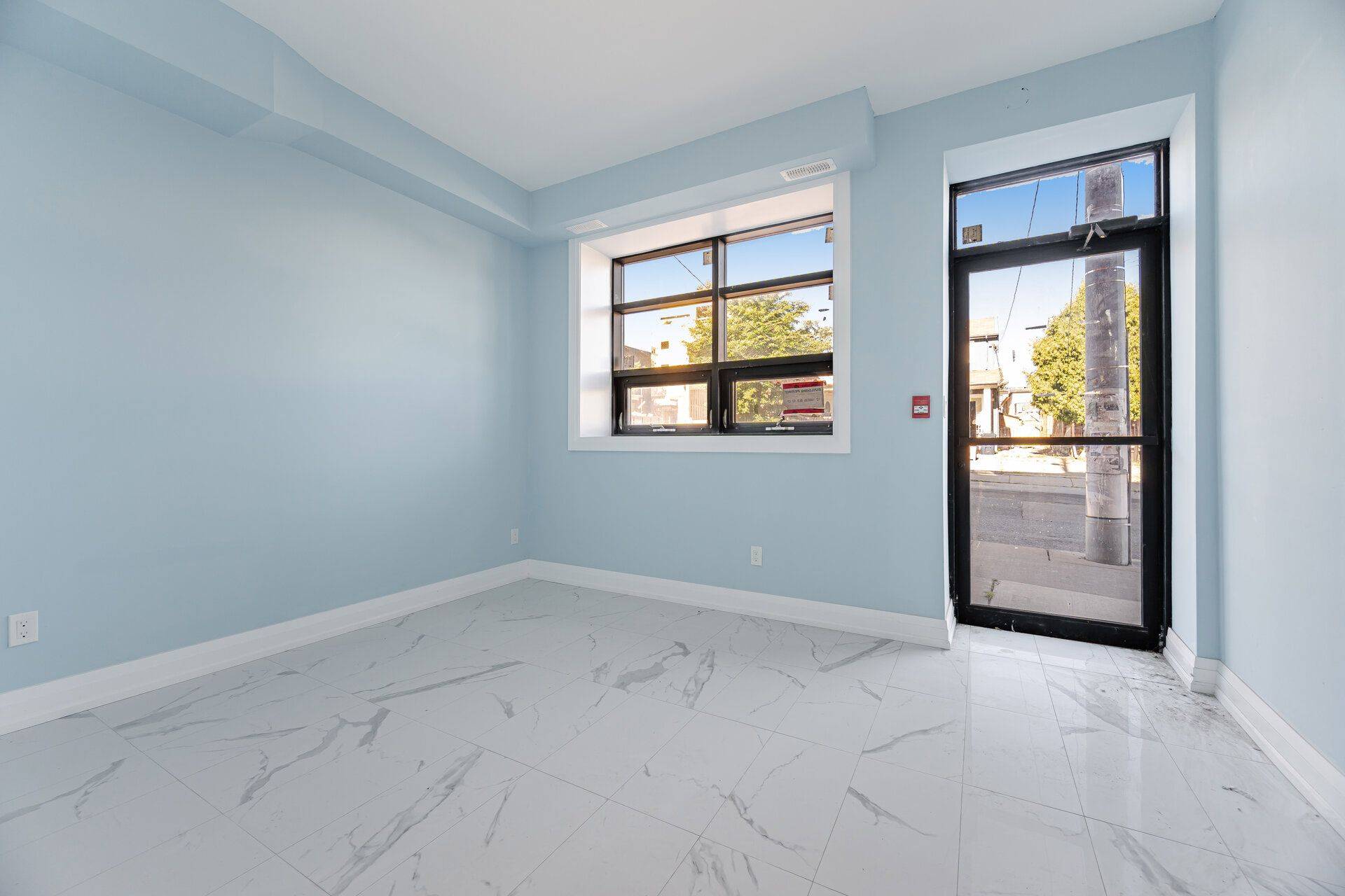 416 Oakwood AVE, Toronto C03, ON M6E 2W3