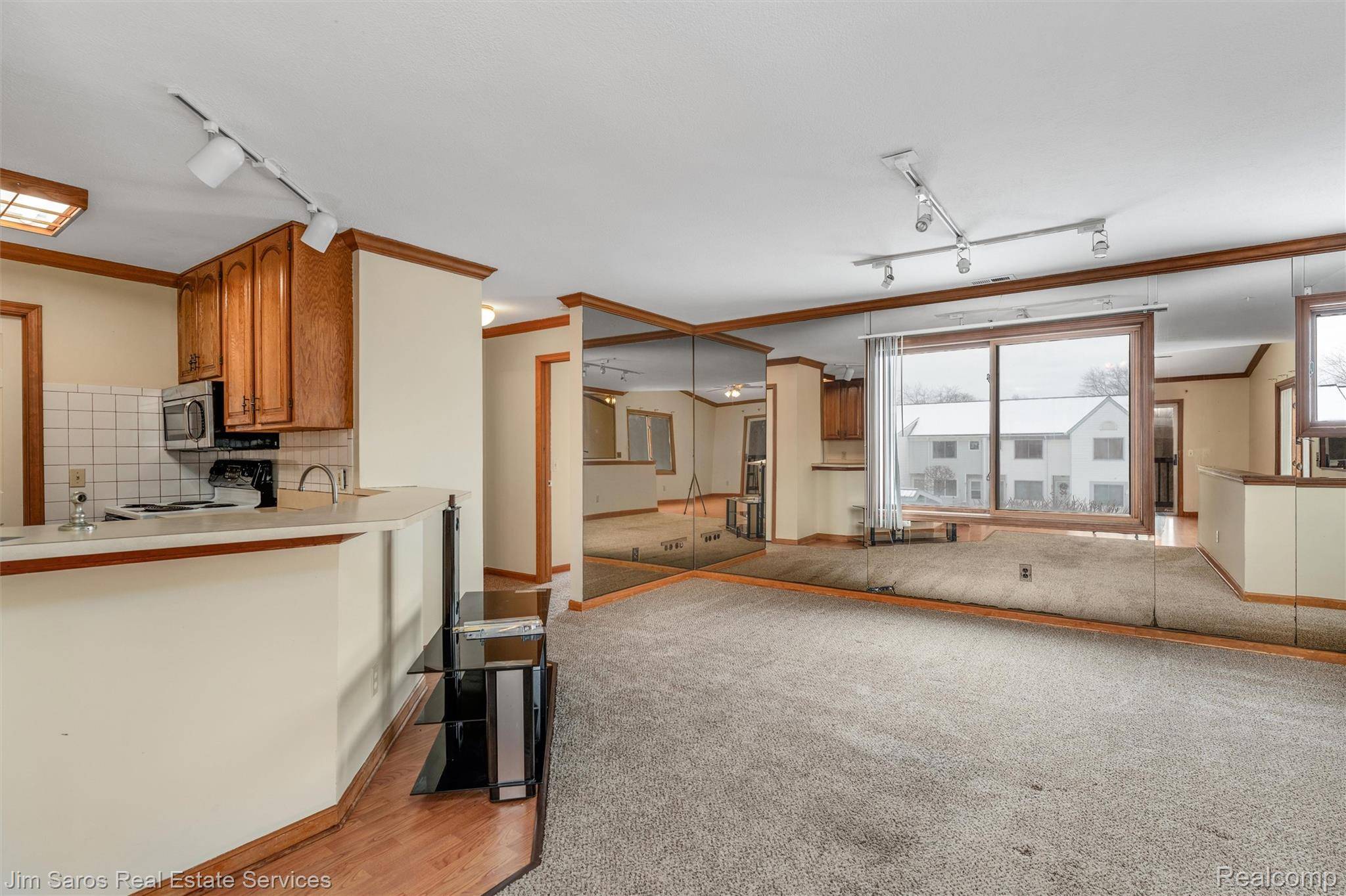 64 Rosebud LN, Mtclemenscity_macomb, MI 48043