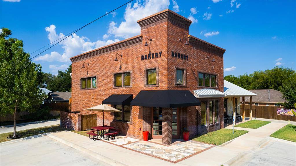 301 E Brown Street, San Saba, TX 76877