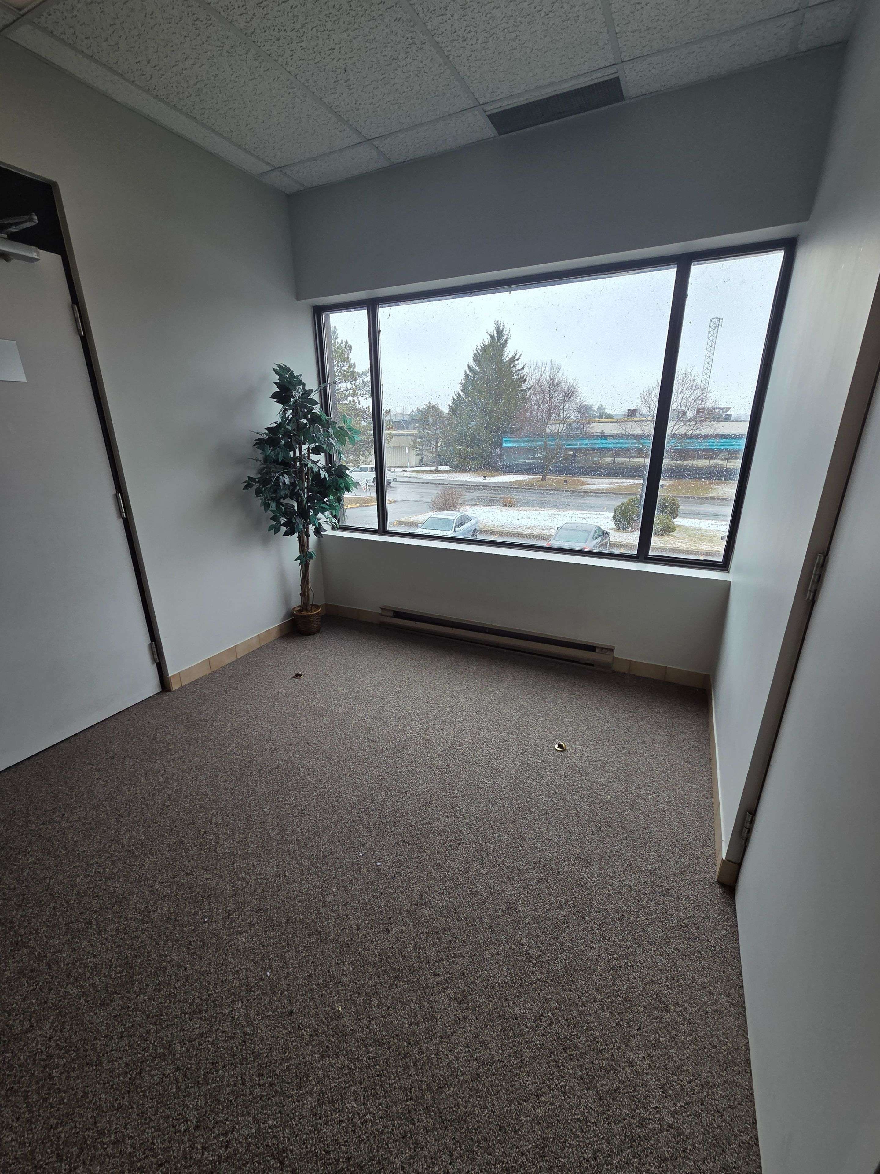 58 Antares DR #2, Country Place - Pineglen - Crestview And Area, ON K2E 7W6