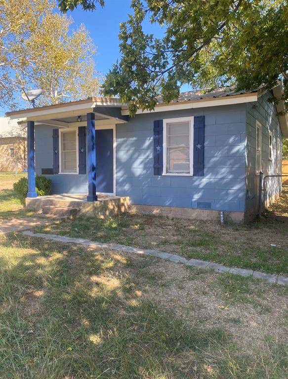 225 E Reynosa, De Leon, TX 76444